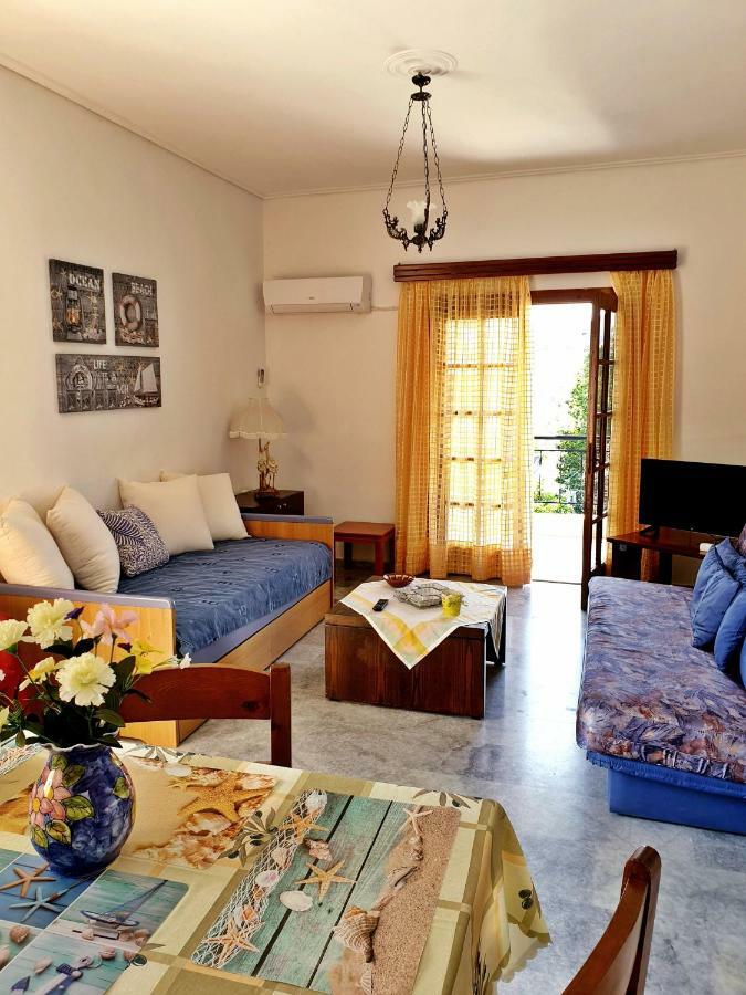 Myrto'S Apartment No15 Loutra Oraias Elenis Bagian luar foto
